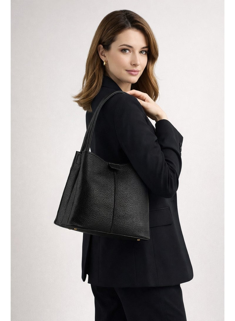 حقيبة يد نسائية فاخرة بملمس جلدي محبب - تصميم كلاسيكي بمقابض علوية و3 أقسام داخلية منظمة للمناسبات والعمل. - Image 2